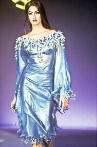 1546935553_ThierryMugler1992WomenRTW78.thumb.jpg.817b24a451c1a1de1fbd5cc6a9a0c1f9.jpg