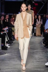 Freha Beha Burberry Prorsum Spring  Fall 2019 RTW LFW 1.jpg