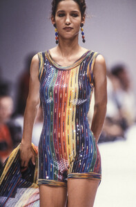 1627634752_Missoni1991WomenRTW7.thumb.jpg.ea48201681a80a59a1ee9080ded4e6f1.jpg