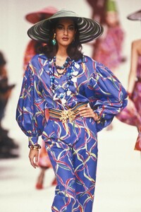 1638422831_YvesSaintLaurent1991WomenRTW232.thumb.jpg.6232e7e4b4a1fadad336b1e7a345f887.jpg