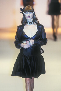 1643010832_Blumarine1995WomenRTW71.thumb.jpg.4d6ab03d10abba63b3a8eae5e6b8ce3e.jpg