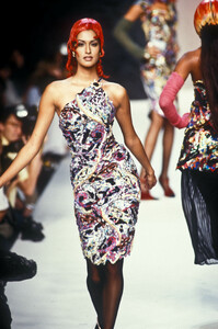 1645619748_Chanel1992HauteCouture35.thumb.jpg.293d31557728c89ff1588f0c46c3d2ed.jpg