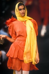 1663875388_SoniaRykiel1991WomenRTW28.thumb.jpg.ac541a427eb89ec0dec4993a7af93f15.jpg