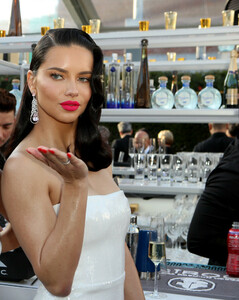 1754597106_AdrianaLima27thAnnualEltonJohnAIDSFoundation1-Y1RdIG_Ssx.thumb.jpg.8632ada6da6039356aed1a8d8fc88031.jpg