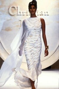 1866518957_ChristianDior1993HauteCouture52.thumb.jpg.ac612ac089bc3eb7eeb11bdf4adb6262.jpg