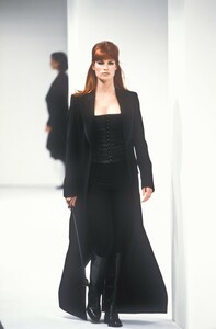 1911667231_DolceGabbana1995WomenRTW52.thumb.jpg.15958f83002e824b5443d3663110e956.jpg