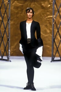 1923135417_Chanel1993HauteCouture145.thumb.jpg.702e3fc9e5ba96031717b0d5c8d4abcf.jpg