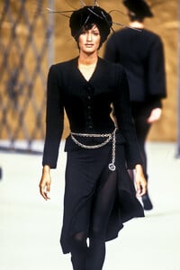 1924280326_Chanel1993HauteCouture109.thumb.jpg.68d1ac76f45542127a3db58047075605.jpg