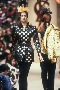 195947038_YvesSaintLaurent1992HauteCouture67.thumb.jpg.d756896f43a6f1ee08b6af212b6c0afd.jpg