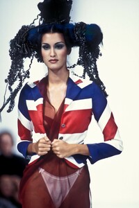 1981436756_JohnGalliano1993WomenRTW3.thumb.jpg.9b7df50707c5e492b44aab9cf1b1c715.jpg