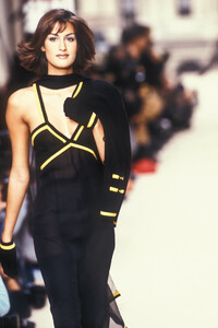 1984759969_Chanel1994WomenRTW162.thumb.jpg.3b1a648aad25f07a0b9a72f2a22d2984.jpg