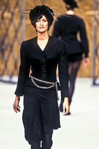 1991566642_Chanel1993HauteCouture110.thumb.jpg.445b425396dcad93365cacbed7b86f80.jpg