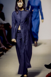 1_jil-sander-ss-1993-2_html.thumb.JPEG.b2f353e4c5bd8340723e60ab7b3529ba.JPEG