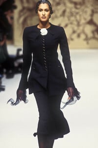 2050555860_Chanel1993HauteCouture10.thumb.jpg.cfdcfd17f118493c4a85c70e440fbb23.jpg