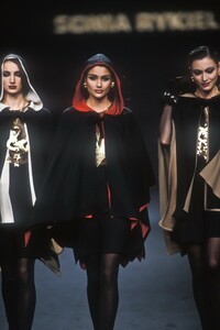 2072273912_SoniaRykiel1991WomenRTW5.thumb.jpg.39f9df0cd984fde6bcd43c6f99f61ee4.jpg