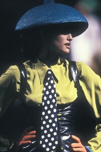 2075852914_JeanPaulGaultier1992WomenRTW75.thumb.jpg.5257c87b19a7ffba1bd4d3dbeb9b0cd7.jpg