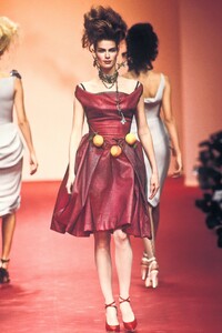 233886752_VivienneWestwood1997WomenRTW41.thumb.jpg.d193337c599eee282d20034b8ea71791.jpg