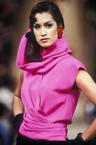 327294423_YvesSaintLaurent1992HauteCouture39.thumb.jpg.c4ad68f0c0be0f8cb5c281771991d725.jpg