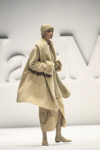 4_max-mara-fw-1993-5_html.thumb.JPEG.f8b9597e331efe88618caf58de2d2cbb.JPEG