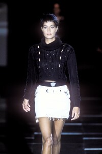 507321873_Versace1994WomenRTW111.thumb.jpg.087cbb475043e1feecb7a474dd790ac2.jpg