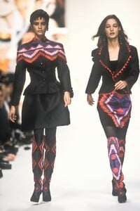 53554611_Valentino1991WomenRTW68.thumb.jpg.6913749c51eb03a338782f63469ad222.jpg