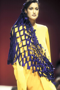 575523559_GuyLaroche1993HauteCouture15.thumb.jpg.44533c29aa0eea6f0295c8339a03ab44.jpg