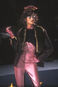 613131907_JeanPaulGaultier1991WomenRTW5.thumb.jpg.e83601d5941999408140bd68b2239a86.jpg