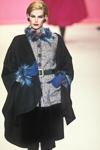 626062316_YvesSaintLaurent1996WomenRTW72.thumb.jpg.136030cabd3a074e9861b87b8438f2be.jpg