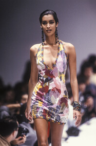 806646034_Missoni1991WomenRTW37.thumb.jpg.bccfbe60f7a230e3f5f9e9f3370c86e5.jpg