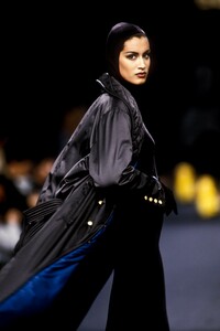 890289508_SoniaRykiel1991WomenRTW8.thumb.jpg.893ef884c0d3b4d9ab8c6b31fb68254c.jpg