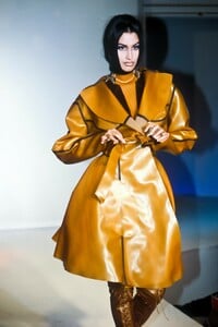 923054788_ThierryMugler1991WomenRTW16.thumb.jpg.6c326b7bb270272810550eeebe034eb1.jpg