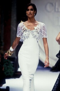 960580315_ChristianDior1992HauteCouture109.thumb.jpg.eafd8b411fa9479ea831ffedaec3f15a.jpg