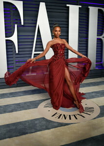 964475818_JasmineTookes2019VanityFairOscarPartyVxQfeIY8Wnfx.jpg.724fa7b458a2ea059c7d9fd7a1f0c17b.jpg