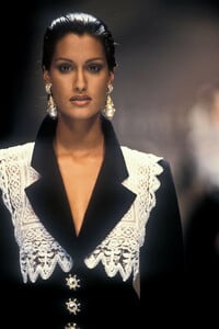 976785259_ChristianDior1993HauteCouture97.thumb.jpg.c876b39aee4914e26be5fa4146b55cbb.jpg