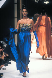 988831183_Givenchy1991HauteCouture62.thumb.jpg.b78774d9d84570bf41aa2f0a3731997f.jpg