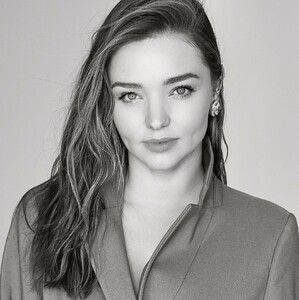 Miranda-Kerr-Portrait.thumb.jpeg.79f69d6cf824963ba3c991c9ade57693.jpeg