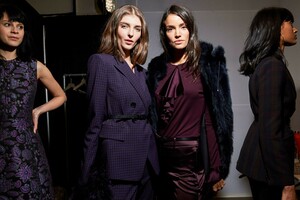 backstage-defile-elie-tahari-automne-hiver-2019-2020-new-york-coulisses-52.thumb.jpg.9a83e8ef932bcbba0e4773a30797af8a.jpg