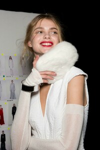 backstage-defile-genny-automne-hiver-2019-2020-milan-coulisses-86.thumb.jpg.78d194d0f45d9b00064ff579cc617b74.jpg