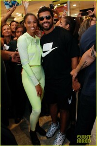 ciara-russell-wilson-jet-to-rio-de-janeiro-05.jpg