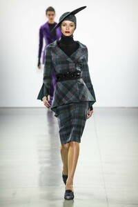 defile-chiara-boni-la-petite-robe-automne-hiver-2019-2020-new-york-look-1.thumb.jpg.0b8f491fa1ef69fdf161084b1b2e2c0c.jpg