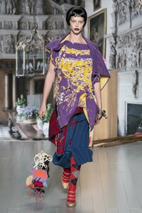 defile-matty-bovan-automne-hiver-2019-2020-londres-look-6.thumb.jpg.6fc76ad952320c193481f867f0d20cf6.jpg