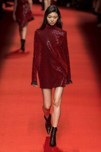 defile-philosophy-di-lorenzo-serafini-automne-hiver-2019-2020-milan-look-34.thumb.jpg.22ca9e5a60c76246a9df571662c2814e.jpg