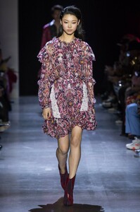 defile-prabal-gurung-automne-hiver-2019-2020-new-york-look-12.thumb.jpg.d87ffe306275cee71626d9c65e1b25d5.jpg