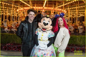 halsey-yungblud-disneyland-date-02.JPG