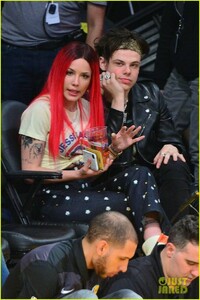 halsey-yungblud-game-february-2019-03.jpg