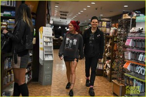 halsey-yungblud-pda-at-pharmacy-21.jpg