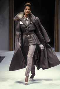 jacques-fath-fw-1992-1.thumb.JPEG.ce13c27b280b9ad38fb0fbf95aaead51.JPEG