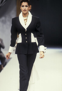 jacques-fath-fw-1992-4.thumb.JPEG.b5fa53e79abb21291614a9bb0768c61e.JPEG