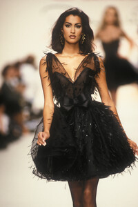 oscar-de-la-renta-ss-1992-11.thumb.jpg.8d551e546632d7516834b32b8e7f1ca1.jpg