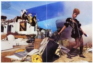 vogue_it_oct2005_1_ph_david_lachapelle_005.jpg